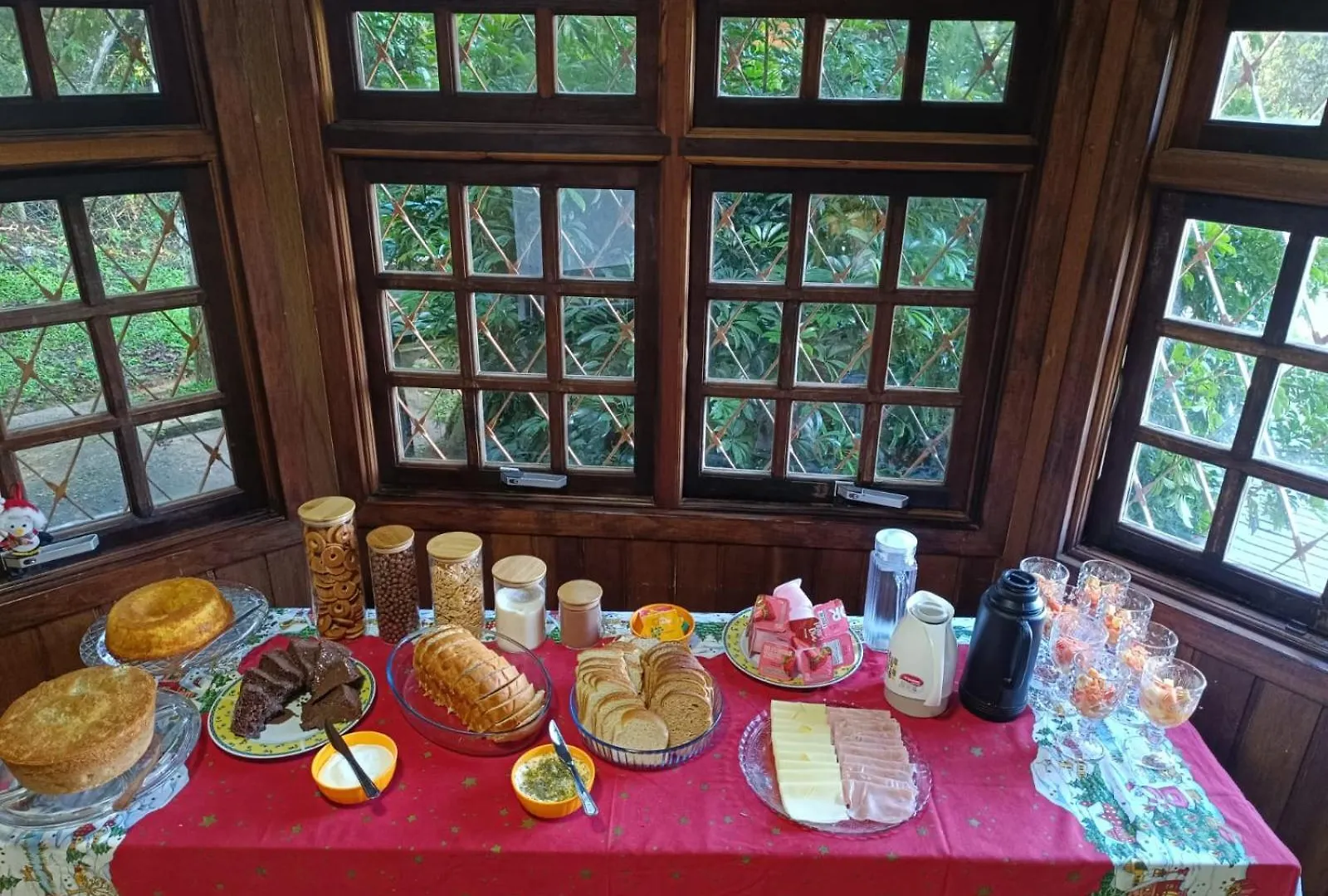 Bed & Breakfast Grandes Alpes Suites Campos do Jordão